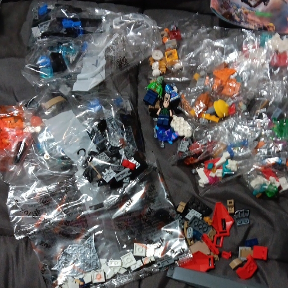 Random LEGOS - Picture 2 of 4